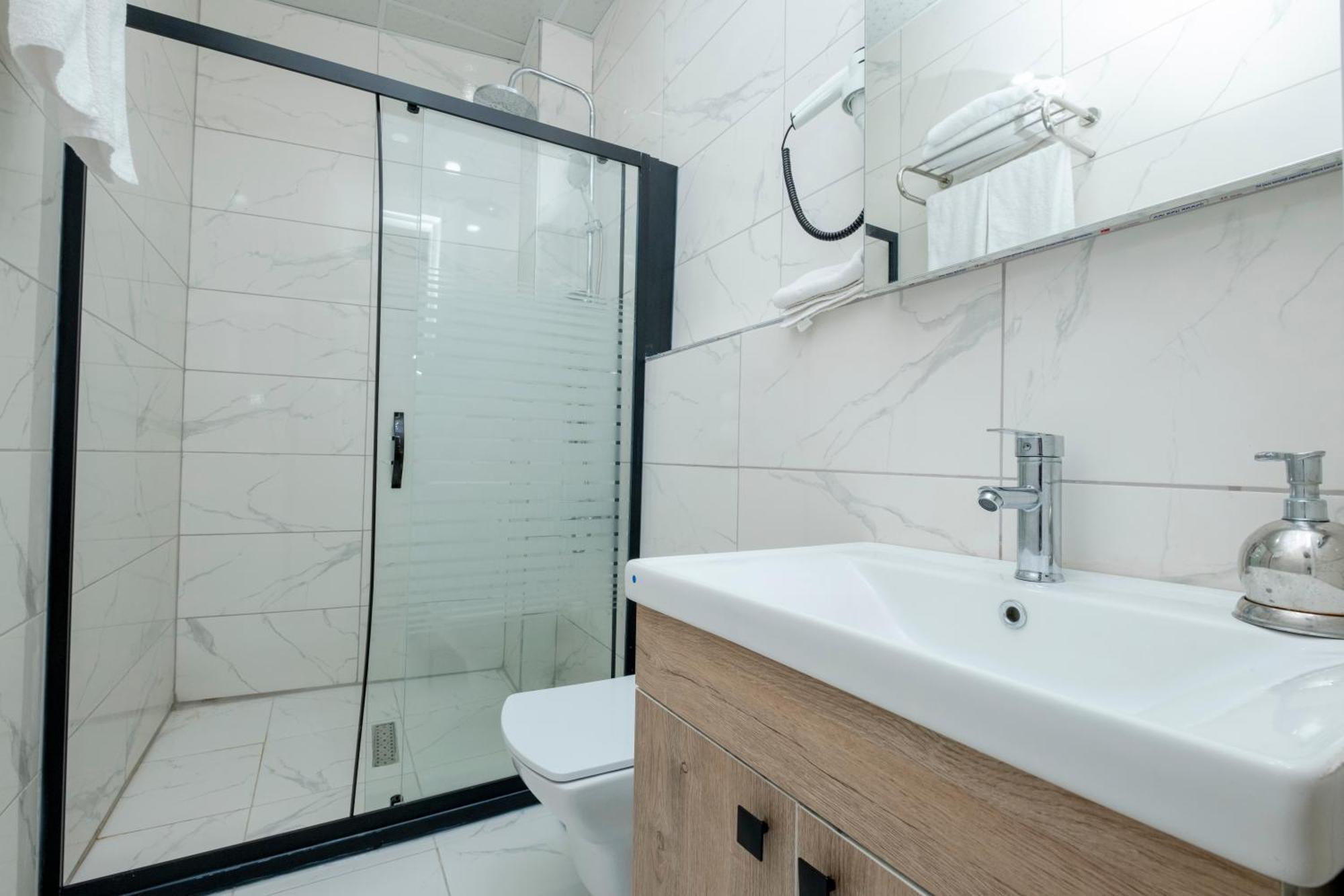 Arnavutkoy Lavender Airport Hotel מראה חיצוני תמונה